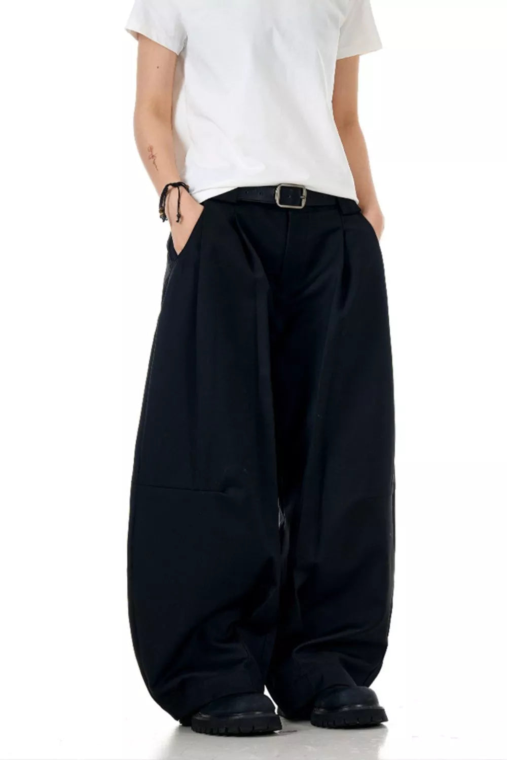 comfort-fit-trousers-wide-leg-everyday-wear